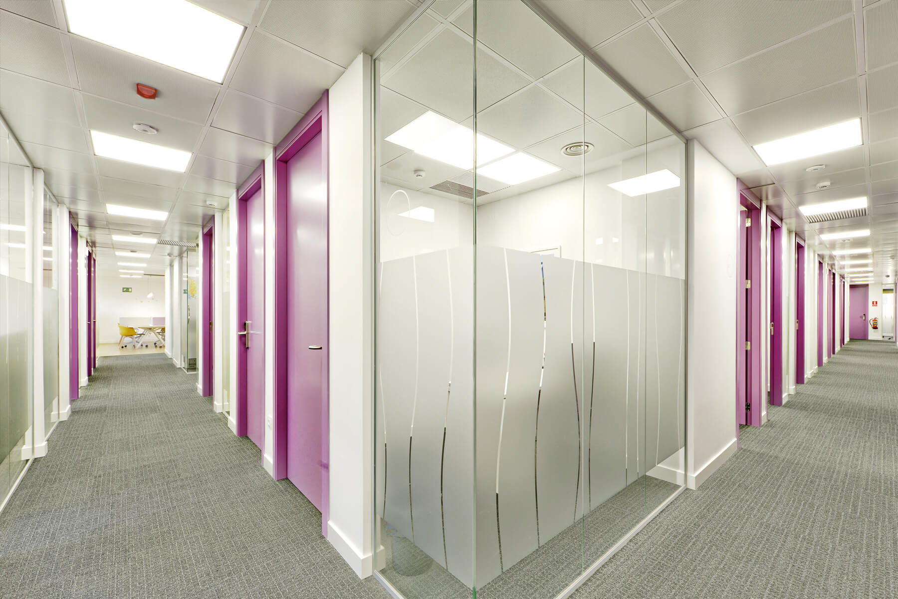 Cloisons, doublages et redistribution des espaces de bureaux