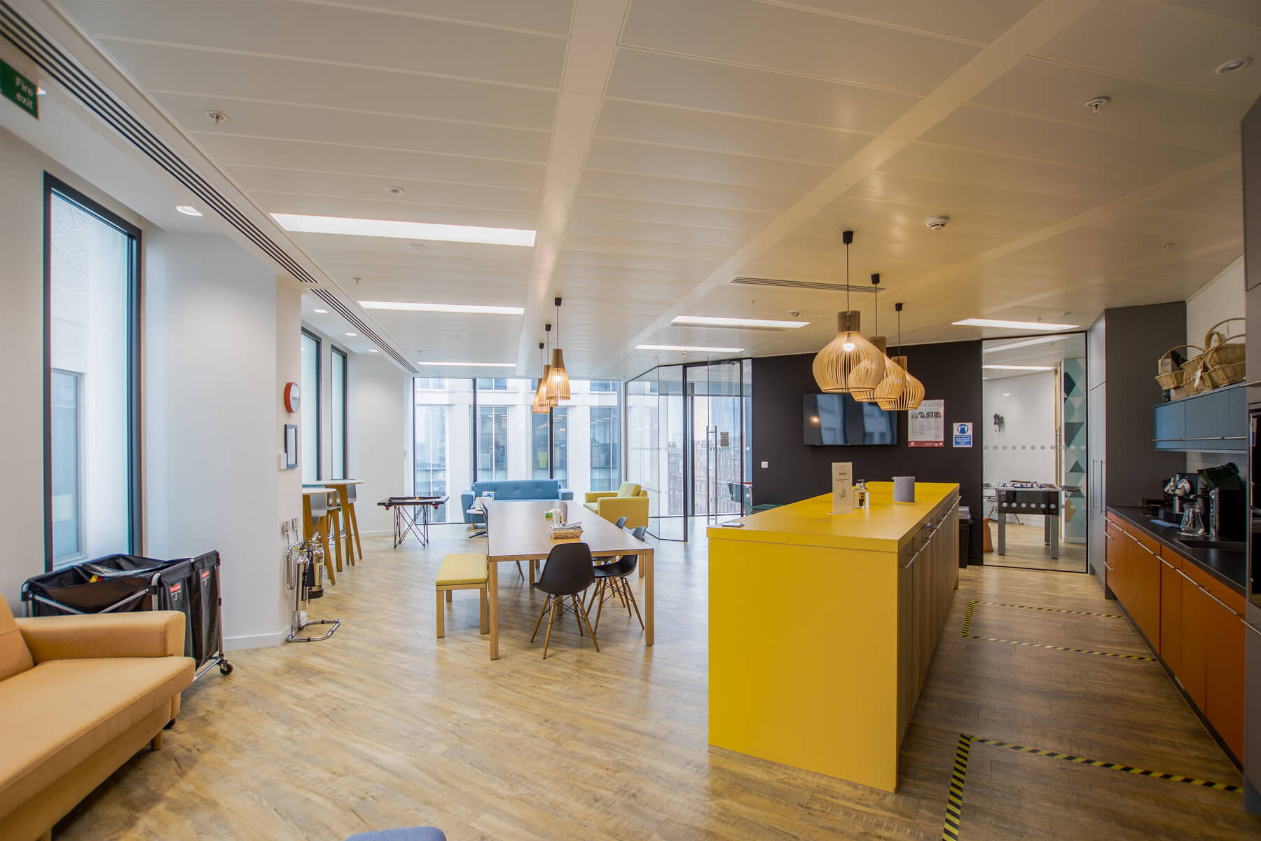 Plâtrerie, enduits et peinture pour locaux tertiaires